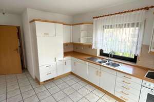 Eins-Zweifamilienhaus in schöner Wohnlage - Kleinkarlbach – Die vollständige Adresse der Immobilie erhältst du vom Anbieter., 67271 Kleinkarlbach – Vorschaubild 3