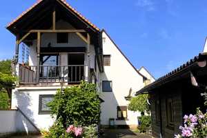 Hanau-Klein-Auheim, Doppelhaushälfte mit Garage, Nebengebäude und schönem Garten in  ruhiger Lage – Main-Kinzig-Kreis – Vorschaubild 2