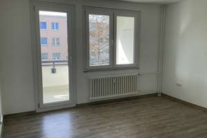 Helle 3-Zimmerwohnung mit Einbauküche und Balkon – Sanddornweg 3, 33609 Heepen, Bielefeld – Vorschaubild 3