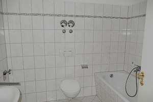 Tolle DG-Whg. mit Balkon, Einbauküche, Designebelag, Bad mir Wanne und Duschaufsatz...... – Charlottenstraße 81, 9126 Chemnitz – Vorschaubild 9