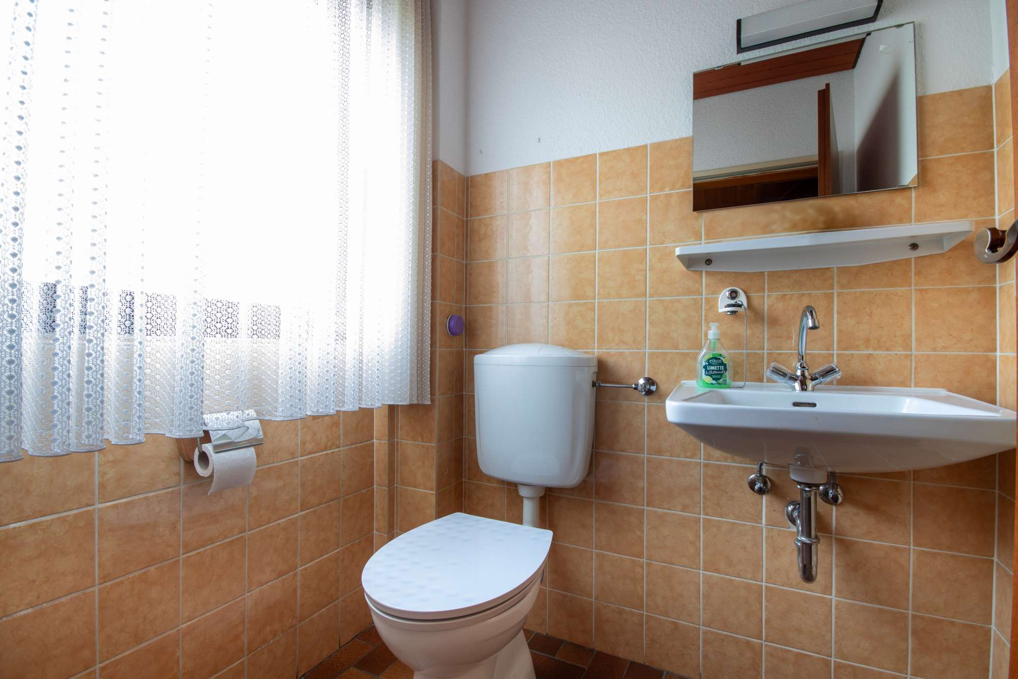 Immobilie in Wutöschingen - Vielseitig nutzbare Doppelhaushälfte mit Einliegerwohnung und Wintergarten in Horheim - Bild 1