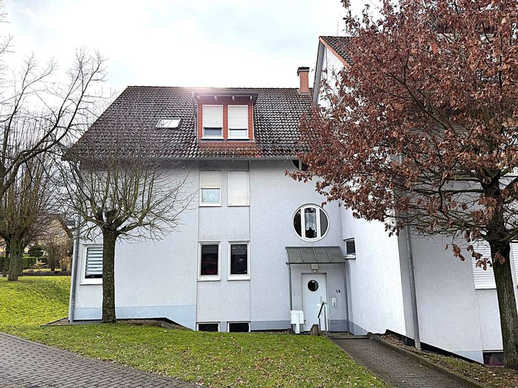 Immobilie in Bebra - Wohnung 1. OG mit 4 ZKB in beliebter Lage von Bebra ! - Bild 0