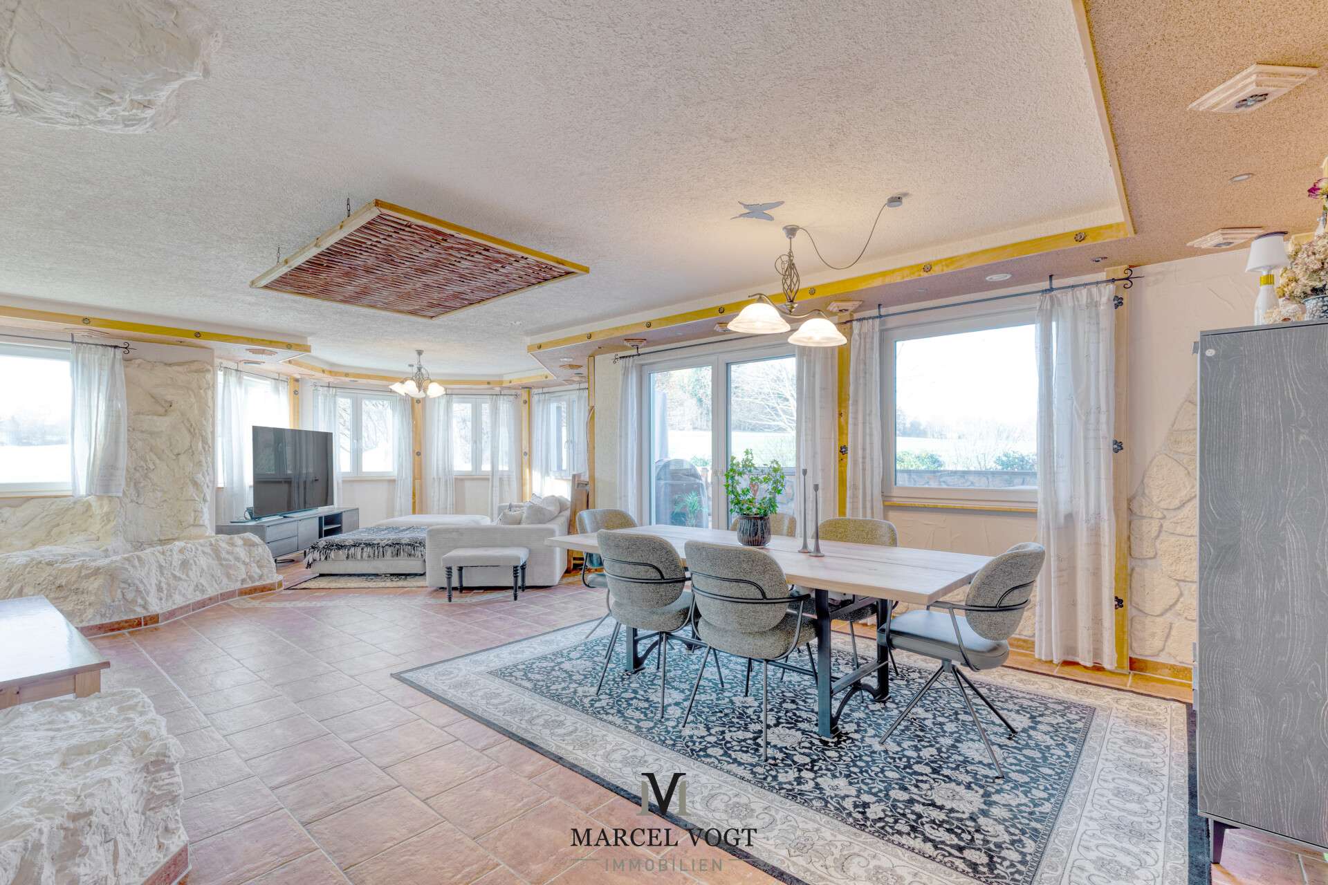 Immobilie in Hülben - Großes Familienhaus mit Premium-Ausstattung und Vermietungsoption - Bild 1