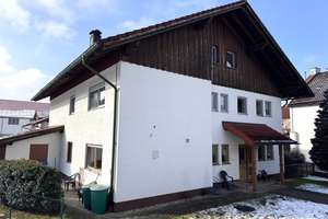 Der eigene Garten inklusive: Wohnung in Metten mit ca. 300 m² Freifläche, Garage & Stellplatz – Die vollständige Adresse der Immobilie erhältst du vom Anbieter., 94526 Metten – Vorschaubild 18