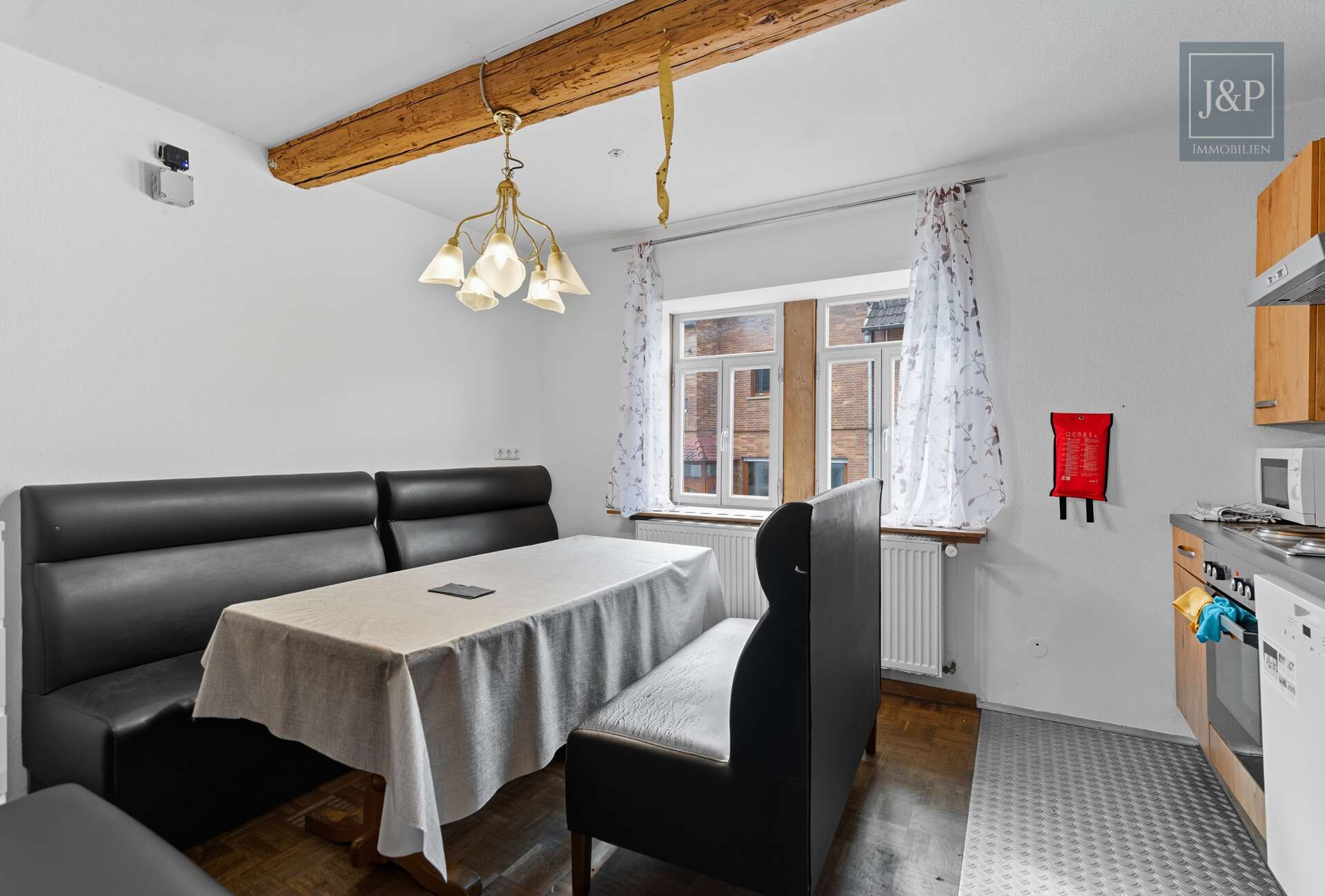 Immobilie in Bruchköbel - Zentral & vielseitig: Großes Fachwerkhaus mit Einliegerwohnung und Nebengebäuden! - Bild 4