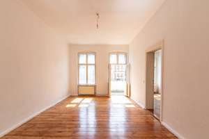 2-Zimmer-Altbauwohnung mit Balkon