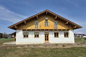 Geräumiges Einfamilienhaus in ruhiger Lage mit großem Garten in Pfaffenberg – Die vollständige Adresse der Immobilie erhältst du vom Anbieter., 84066 Mallersdorf-Pfaffenberg – Vorschaubild 2