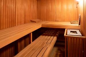 250m² Wohnen und Hobby auf 2 Etagen. NEU SANIERT. Sauna, Whirlpool, Kamin, Wintergarten, Dopp.Garage