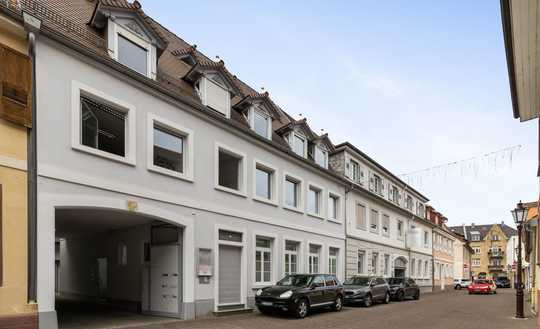 Sichern Sie Ihre Zukunft!
Gewerbliche und wohnwirtschaftliche Gebäudemixtur im Herzen von Durlach