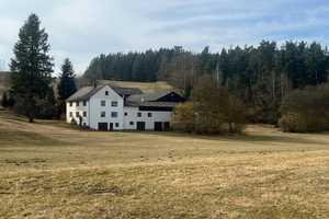 Alleinlage ° Wohnhaus mit Stallungen und viel Land – Wunsiedel im Fichtelgebirge (Kreis) – Vorschaubild 1