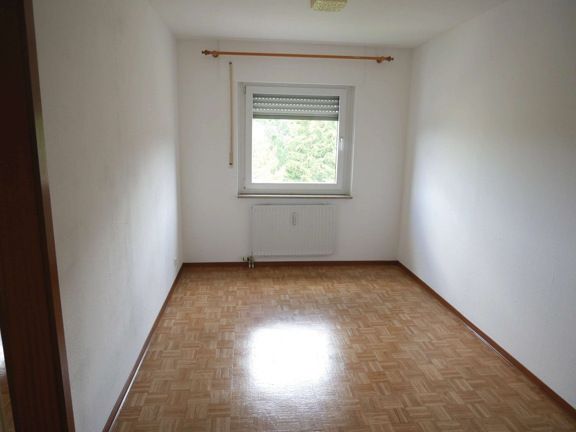 Immobilie in Schönwald im Schwarzwald - Wohnen mit Aussicht: 2,5-Zimmer-Dachgeschosswohnung in 78141 Schönwald! - Bild 0