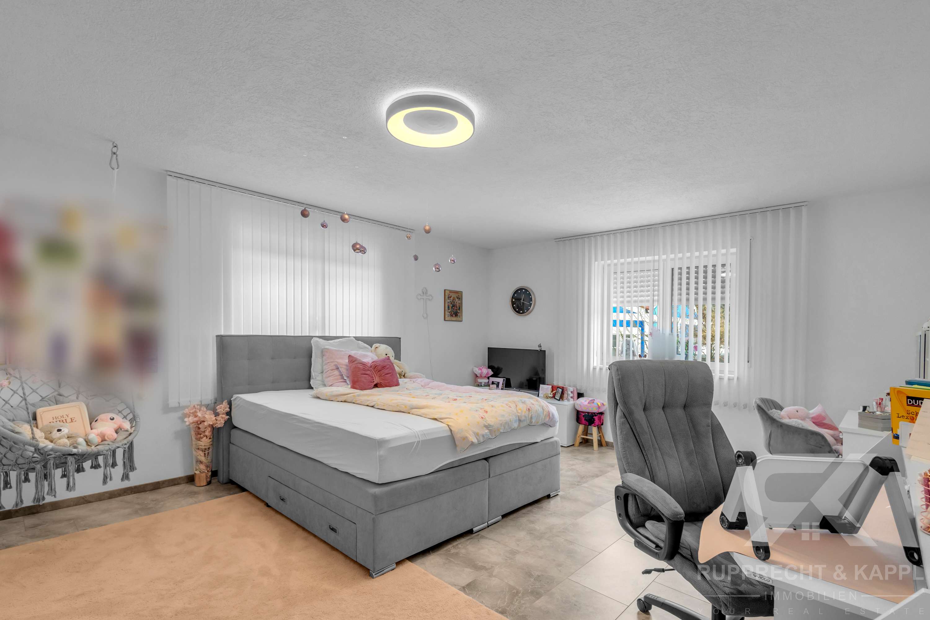 Immobilie in Teublitz - Modernes Einfamilienhaus mit ELW, Doppelgarage, PV-Anlage, viel Nutzfläche und Garten - Bild 4