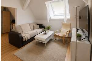 Gemütliche Dachgeschosswohnung (ca. 45 m²) in Stuttgart-Feuerbach – Wienerstraße 123, 70469 Feuerbach-Mitte, Stuttgart – Vorschaubild 1