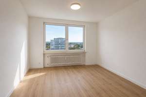 Helle, vollständig renovierte 2-Zimmer-Wohnung mit Südbalkon & tollem Blick – Erstbezug n. Sanierung – 63065 Mathildenschule, Offenbach am Main – Vorschaubild 2