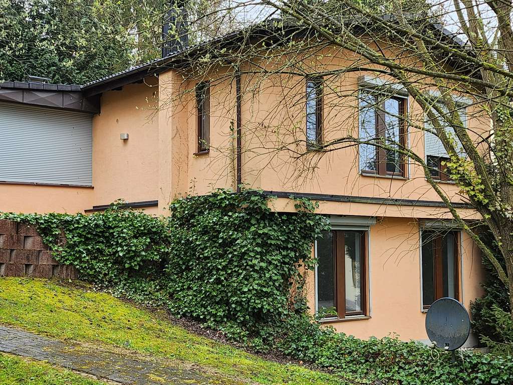 Immobilie in Neunkirchen-Seelscheid - Stilvolles Einfamilienhaus inklusive Einzelgarage - Bild 0