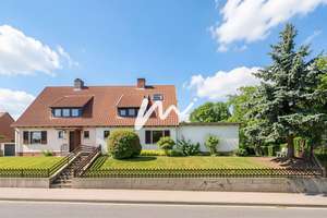 Familienfreundliches Reihenendhaus mit großem Wohnanbau und vielseitigen Nutzungsmöglichkeiten