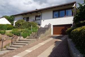 Wertheim- Hofgarten: gepflegte Unternehmervilla mit großem Grundstück – Die vollständige Adresse der Immobilie erhältst du vom Anbieter., 97877 Wertheim – Vorschaubild 1