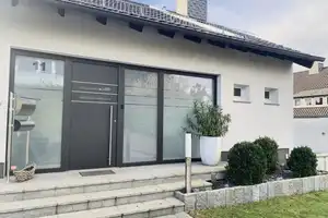 Sonniges Einfamilienhaus mit vielfältigen Nutzungsmöglichkeiten!  – Königsberger Straße 11, 42781 Mettmann (Kreis) – Vorschaubild 1