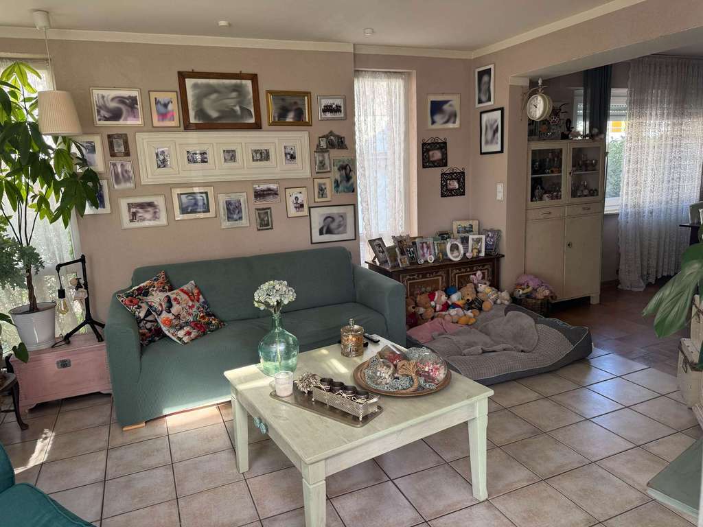 Immobilie in Kernen im Remstal - Teilweise vermietetes Drei-Famnilienhaus in energetisch guten Zustand mit Garten und Terrasse - Bild 3