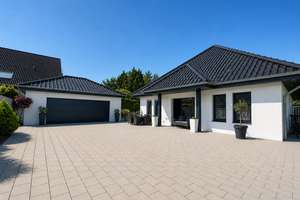 Exklusives Einfamilienhaus mit hochwertiger Ausstattung und Außenpool – Die vollständige Adresse der Immobilie erhältst du vom Anbieter., 32107 Bad Salzuflen – Vorschaubild 1