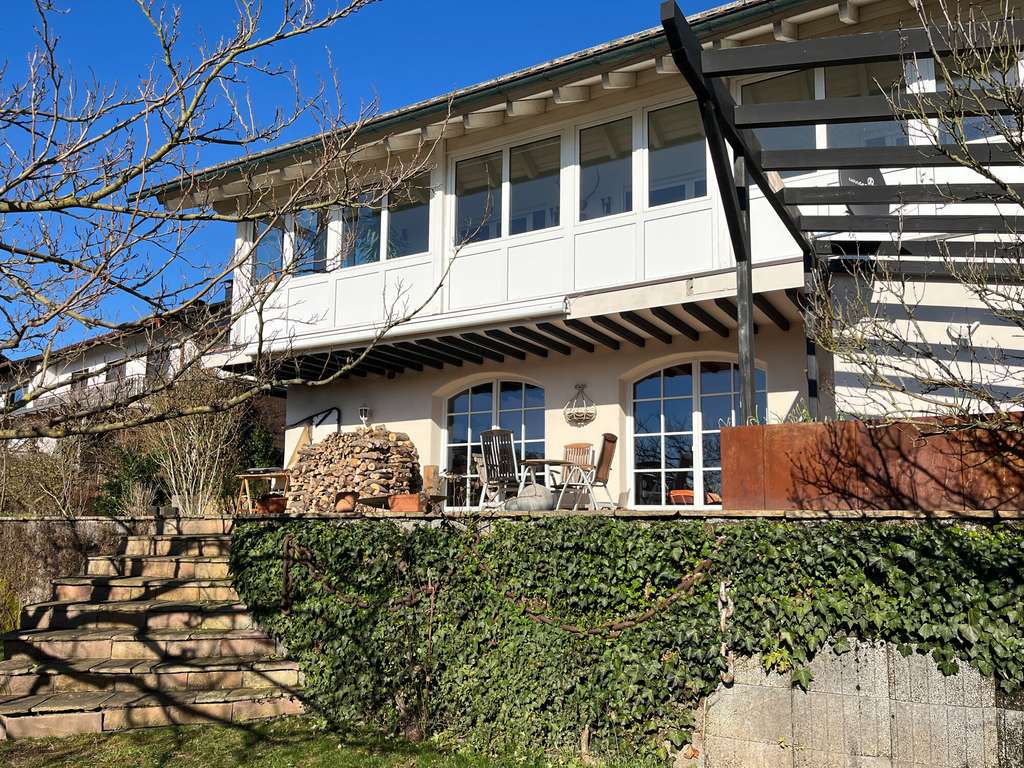 Immobilie in Mömlingen - Außergewöhnliches Split-Level-Einfamilienhaus mit Einliegerwohnung, Terrassengarten und Doppelgarage - Bild 0