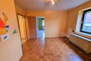 +++ Großzügiges Ein- bis Zweifamilienhaus mit sonnigem Garten, Garage und Nebengebäude in bevorzu... – Pirmasens – Vorschaubild 10