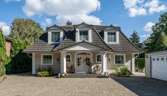 Bild von Repräsentative Mansarddachvilla mit unverbaubarem Blick ins Naturschutzgebiet