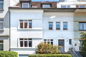 Stilvoll wohnen im Philosophenviertel – Großzügige Stadtvilla mit traumhaftem Garten – Die vollständige Adresse der Immobilie erhältst du vom Anbieter., 30625 Kleefeld, Hannover – Vorschaubild 1