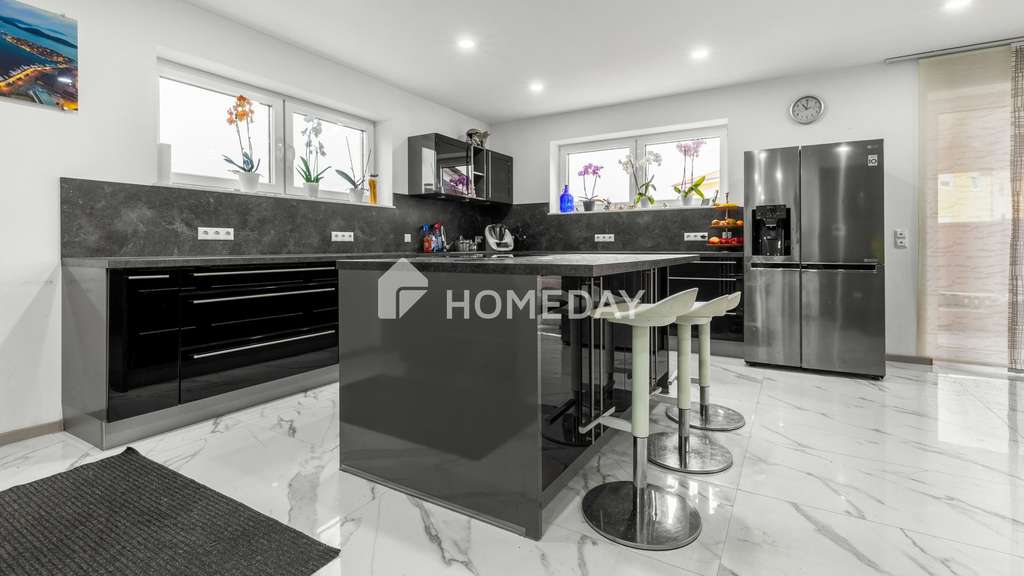 Immobilie in Wachenroth - Familientraum in Wachenrot: Modernes Einfamilienhaus mit 6 Zimmern, Innenpool und Sauna
 - Bild 4