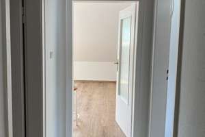 Wohnen mit Charakter: Dachgeschosswohnung (für WG geeignet) in Bochum-Laer – Werner Hellweg 62a, 44803 Laer, Bochum – Vorschaubild 3