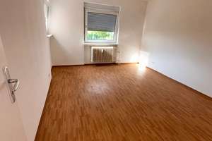 3-Raum-Wohnung mit Balkon und Parkplatz in Frankfurt am Main  – 65931 Zeilsheim, Frankfurt am Main – Vorschaubild 2