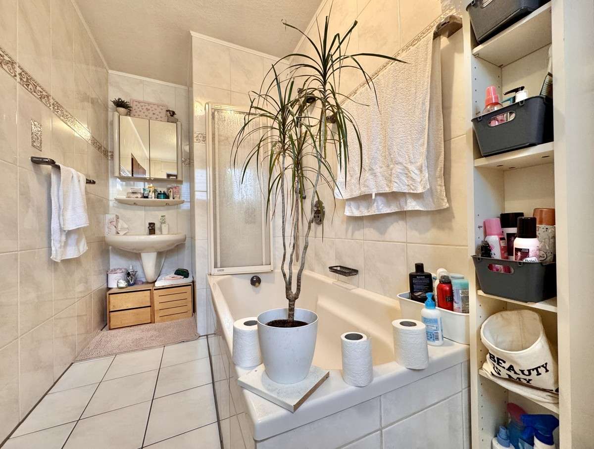 Immobilie in Bad Marienberg (Westerwald) - **Modernisierte Doppelhaushälfte mit tollem Grundstück in guter Lage von Bad Marienberg Zinhain** - Bild 3