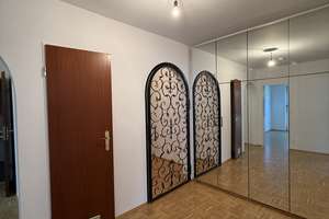 Wohnen mit Charakter: Helle 3-Zimmer-Wohnung im 1. OG mit Balkon ins Grüne – Hoffbrunnstraße xx, 81479 Solln, München – Vorschaubild 7