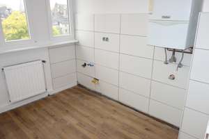 EXKLUSIV RENOVIERT + SANIERT MODERNE HELLE WHG. KOMPLETT LAMINAT WANNENBAD 5.OG / DG IN OBERBILK – Kirchstr. 7, 40227 Oberbilk, Düsseldorf – Vorschaubild 7