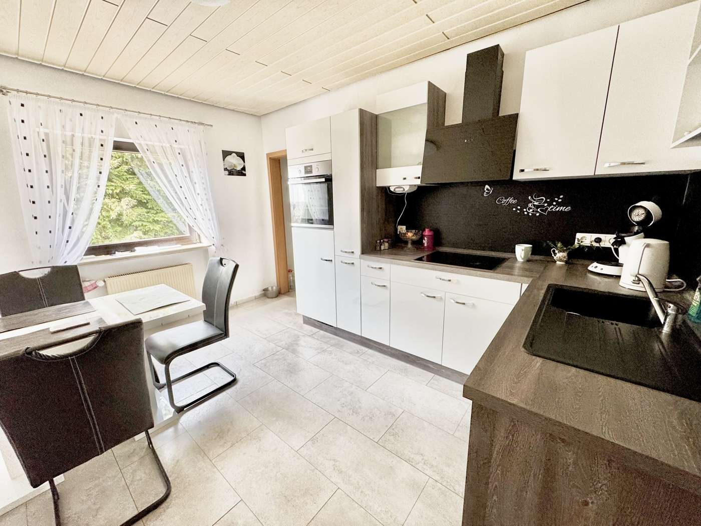 Immobilie in Schauenburg - Der individuelle Wohngenuss!

Komfortables, sehr gepflegtes 1-2 Familienhaus in Schauenburg-OT - Bild 1