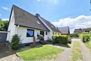 Familiengerechte Doppelhaushälfte mit Vollkeller und Garage auf idyllischem Grundstück – Stormarn (Kreis) – Vorschaubild 2