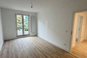 Frisch Sanierte , WG geeignete 3-Zimmer-Wohnung mit Balkon in zentraler Lage – Kölnerstraße 45, 40211 Stadtmitte, Düsseldorf – Vorschaubild 1