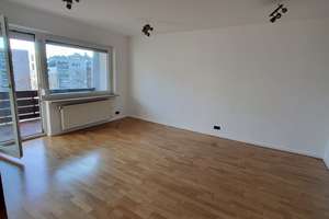 Große 4 1/2 Zimmerwohnung mit Balkon im Stuttgarter Westen