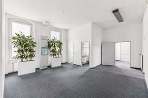 Großzügige Altbaueinheit mit sehr hohen Decken und Entwicklungspotenzial in ruhiger, zentraler Lage – Die vollständige Adresse der Immobilie erhältst du vom Anbieter., 10777 Schöneberg, Berlin – Vorschaubild 6