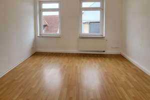 *Frisch renovierte 2-Raum-Wohnung in ruhiger Lage mit halboffener Küche & EBK als Option*