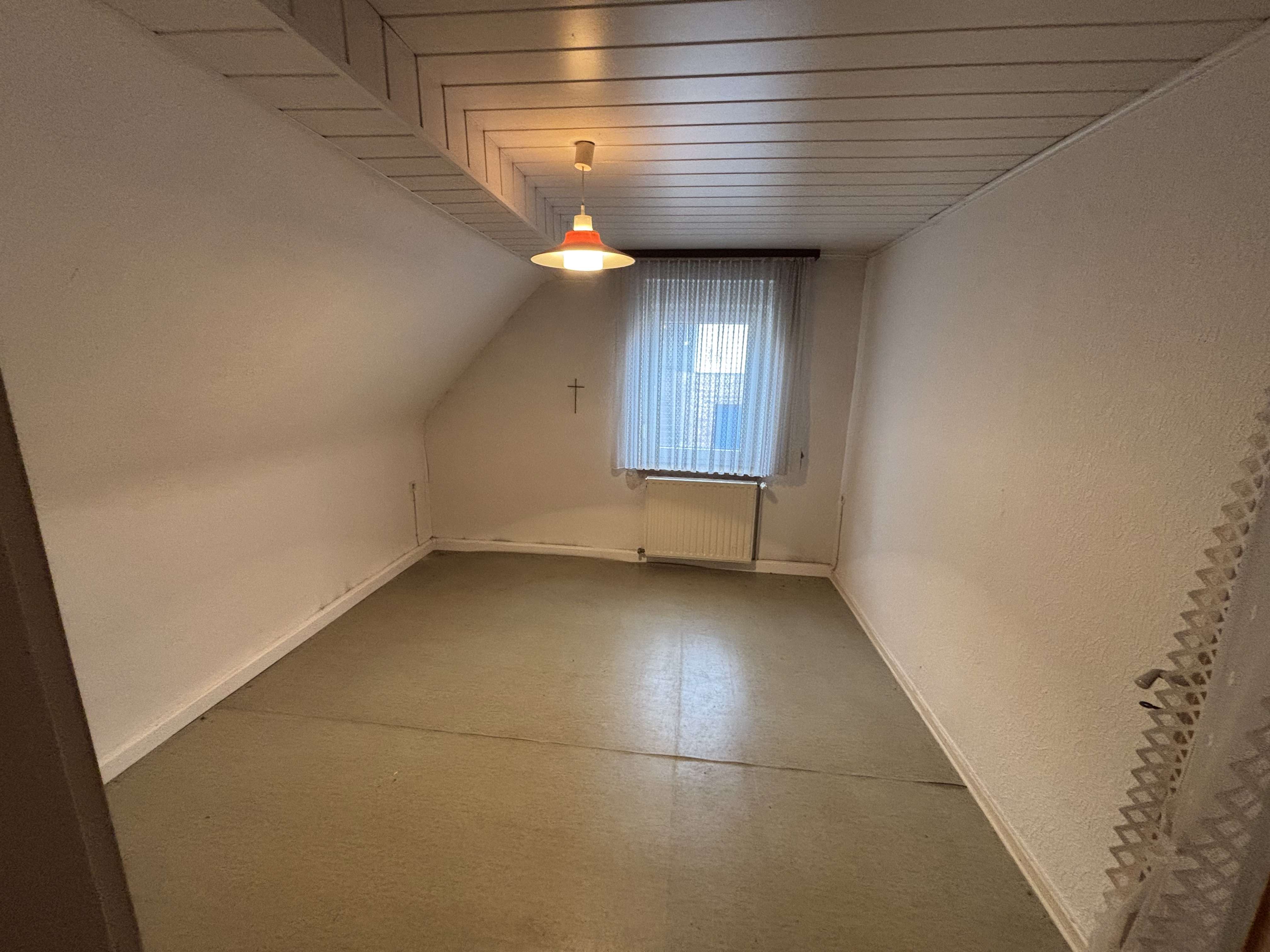 Immobilie in Steinalben - Renovierungsbedürftiges Haus mit 4 Zimmern und Garage in Steinalben - Bild 1