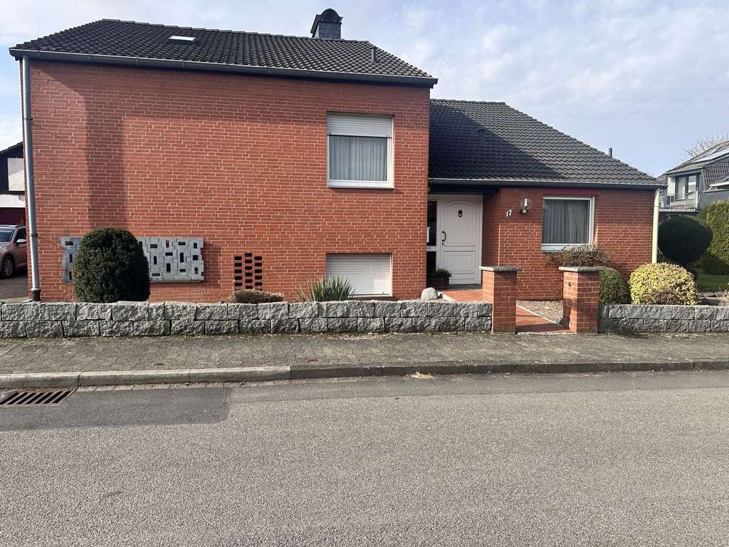 Immobilie in Sibbesse - Einfamilienhaus mit Wintergarten, Sauna und Garage in Sibbesse - Bild 1