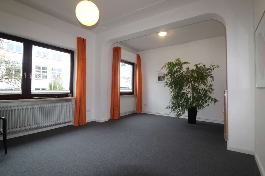 Immobilie in Brake - Großzügiges Wohn- / Geschäftshaus mit viel Potential in zentraler Lage - Bild 4