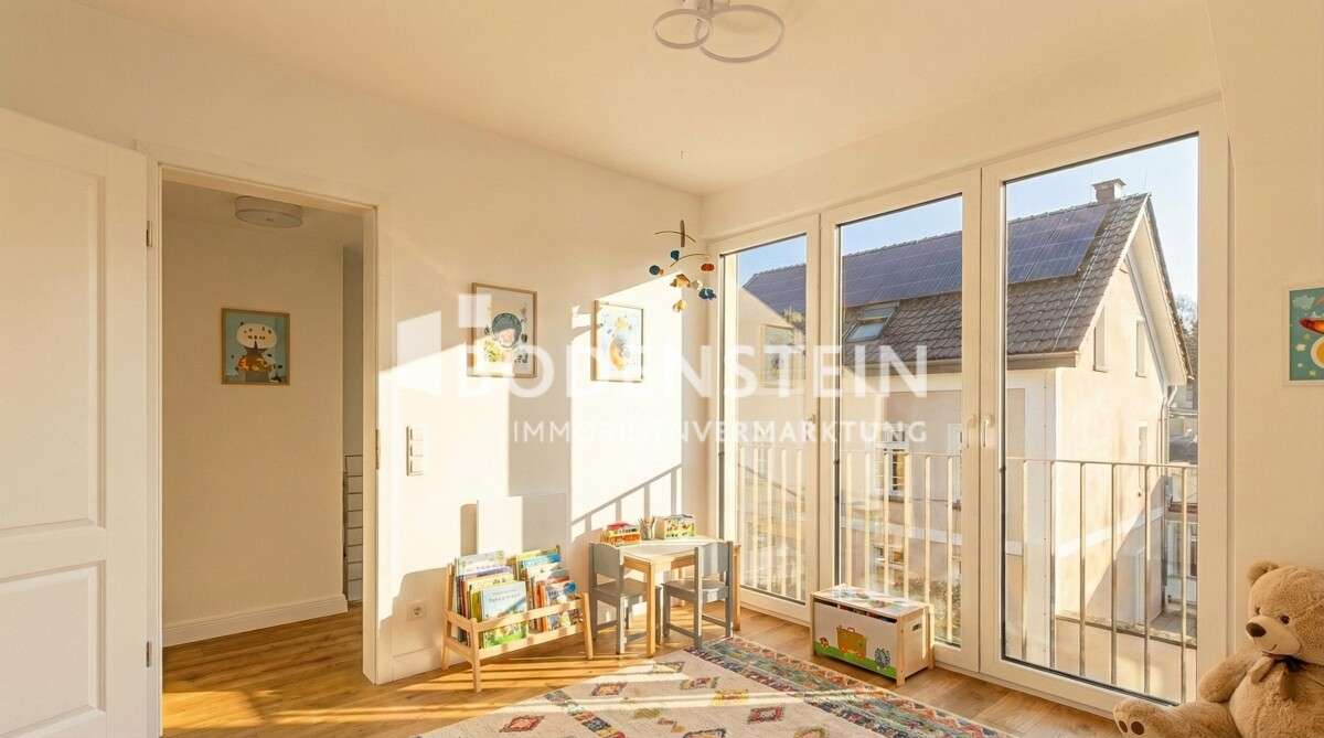 Immobilie in Nieder-Olm - Hochwertiges Stadthaus im KfW-40-Plus-Standard in zentraler Lage von Nieder-Olm - Bild 1