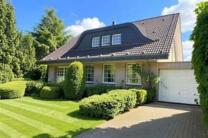 Exklusives Wohnen in außergewöhnlicher Lage – hochwertiges Einfamilienhaus mit viel Privatsphäre – Die vollständige Adresse der Immobilie erhältst du vom Anbieter., 46145 Sterkrade-Nord, Oberhausen – Vorschaubild 2