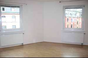 Sachsenhausen Nord, schöner Altbau mit 10 Einheiten, 8 Wohnungen + 2 Läden in guter Lage! – 60594 Sachsenhausen-Nord, Frankfurt am Main – Vorschaubild 4