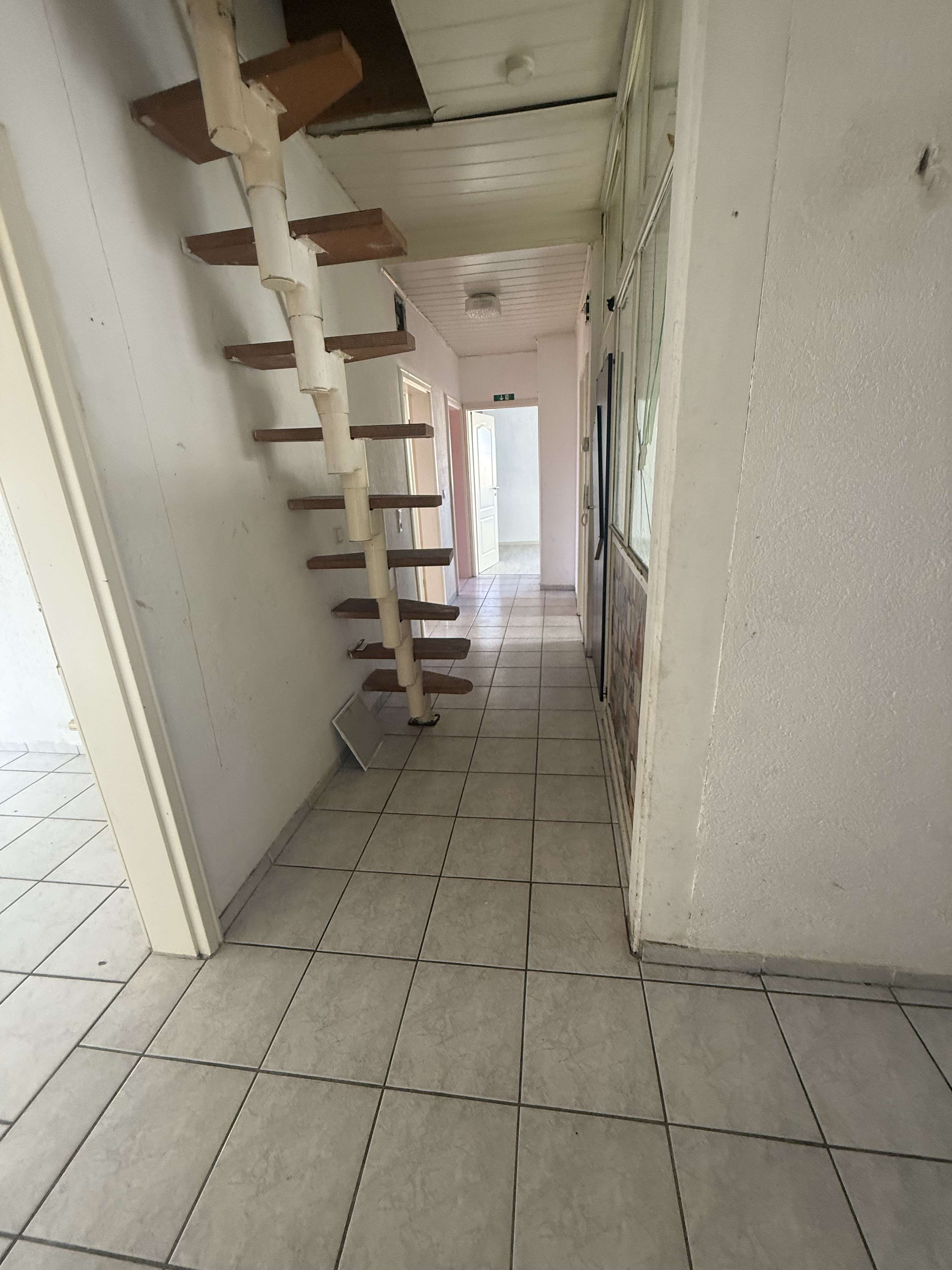 Raumwunder mit Potenzial: Großzügige 4- bis 5-Zimmer-Wohnung (103 m²) plus ausgebauter Spitzboden, Mannheim – Bild 2