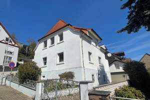 Zentral wohnen, ruhig leben ... Charmantes Einfamilienhaus mit Garten! – Die vollständige Adresse der Immobilie erhältst du vom Anbieter., 63785 Obernburg am Main – Vorschaubild 1