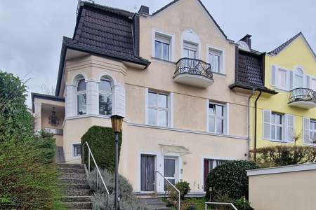 *** sehr schöne und große Altbau-3 Zimmer-Wohnung mit Balkon und Garage, Soers ***