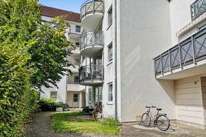 1-Raum-Wohnung mit Einbauküche, Tiefgaragenstellplatz und Lift, vermietet in Stadtfeld-Ost